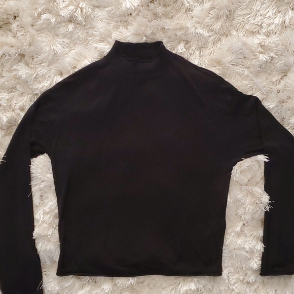 Dynamite mock neck - Picture 2 of 2